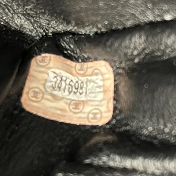 CHANEL Black Crossbody Bag with Gold Accents - Picture 12 of 13